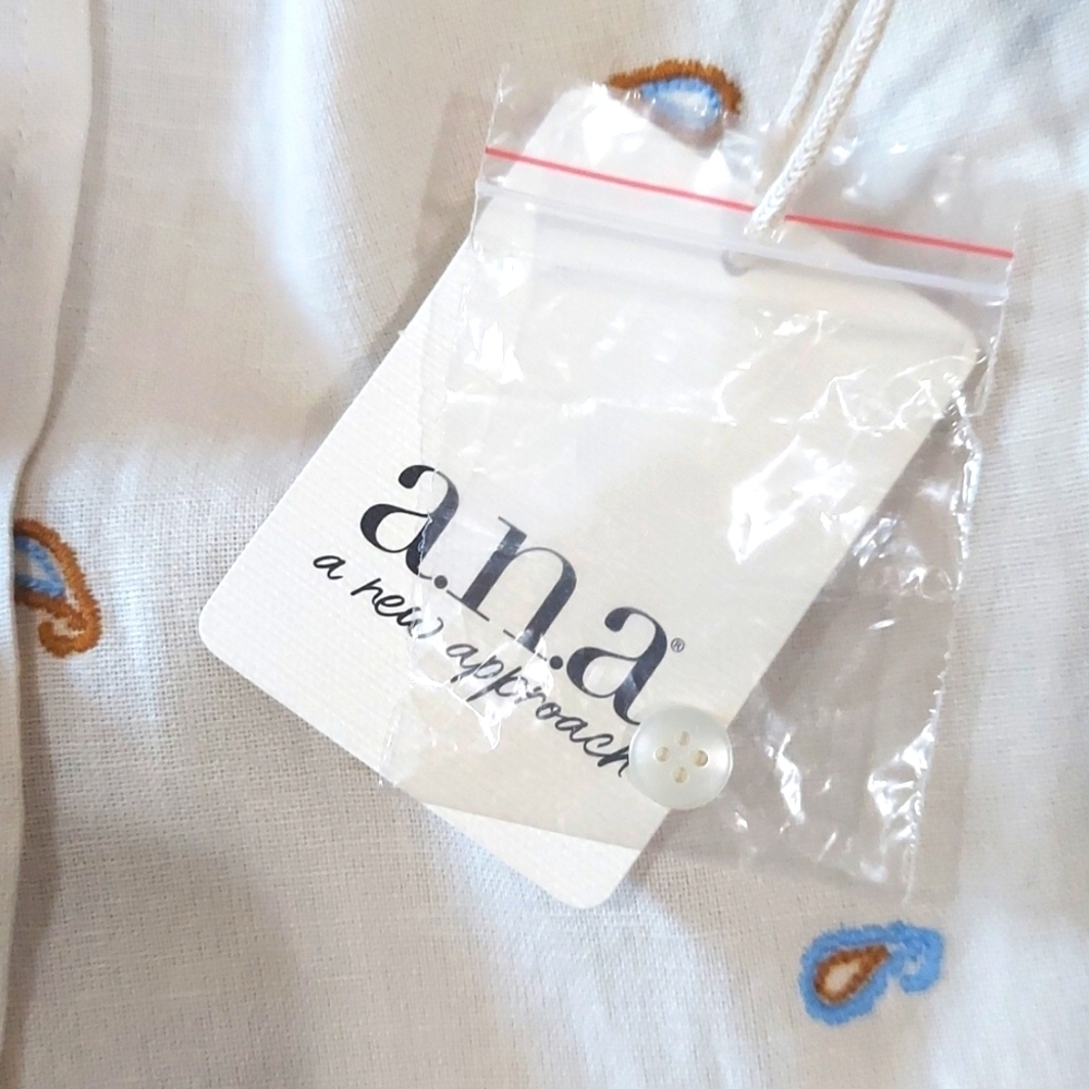 NWT Ana Cotton/Linen Em roidered Blouse With Pintuck Details - Picture 6 of 7